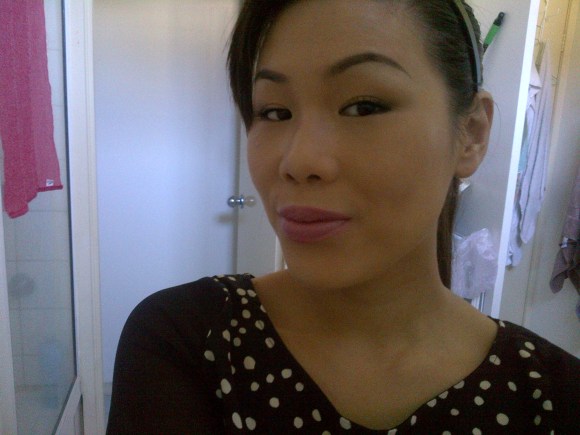 Just a bit of bronze shimmer on the eye lid is still very natural. 