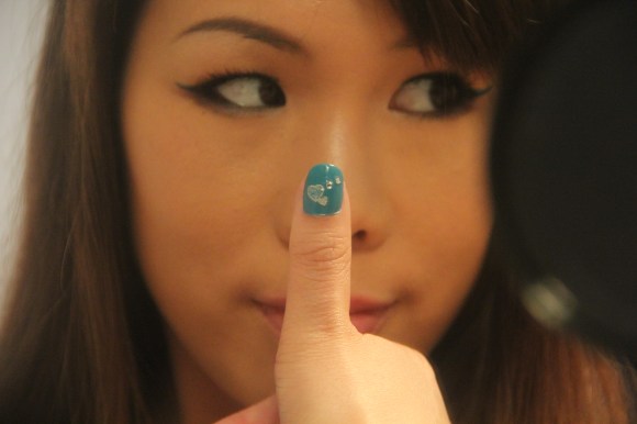 I heart HEARTS on my fingernails!